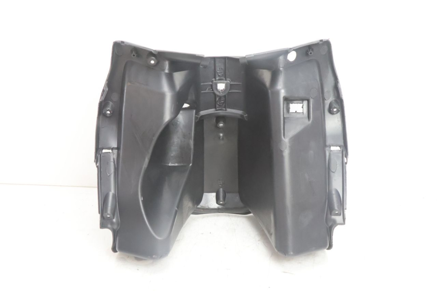 photo de TAPA FRONTAL SUPERIOR JM MOTORS SANTANA EVO 50 (2024 - 2026) - Detalles de los puntos de fijación