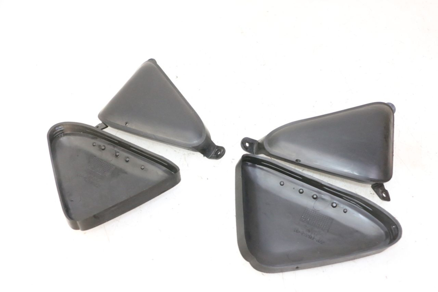 photo de TAPA FRONTAL SUPERIOR YAMAHA X-MAX XMAX 125 (2010 - 2013) - Primer plano técnico