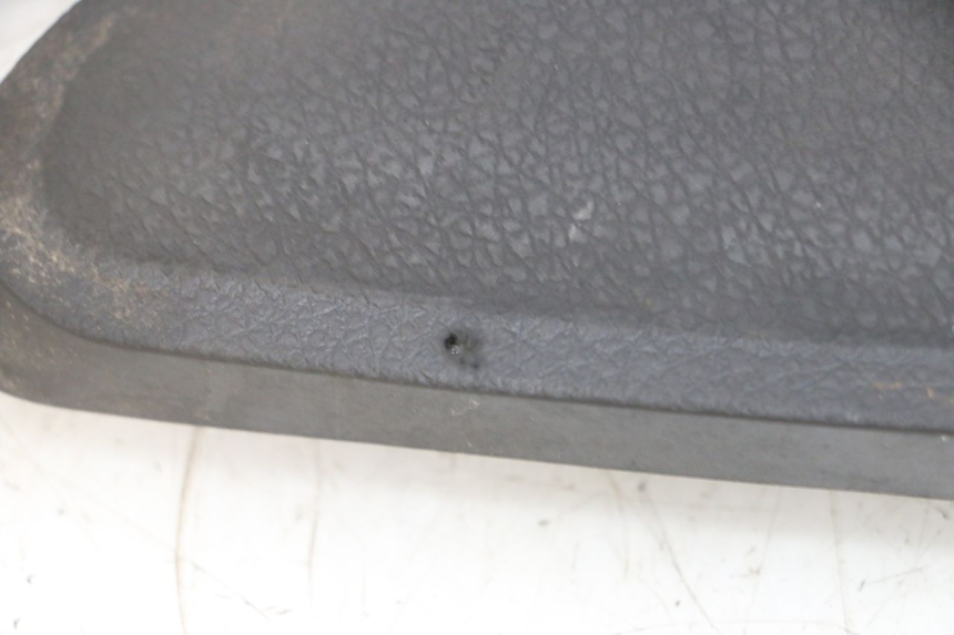 photo de TAPA FRONTAL SUPERIOR YAMAHA X-MAX XMAX 125 (2010 - 2013) - Detalles de los puntos de fijación