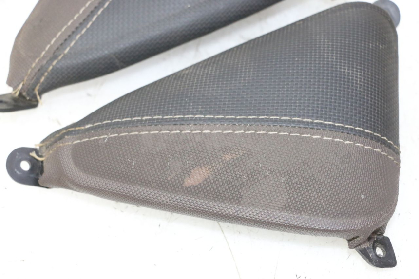 photo de TAPA FRONTAL SUPERIOR YAMAHA X-MAX XMAX 125 (2010 - 2013) - Primer plano técnico