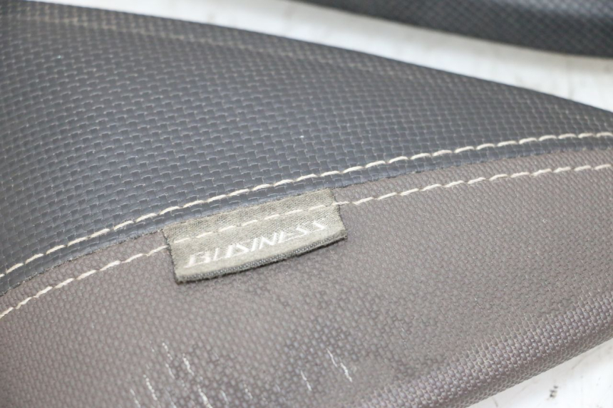 photo de TAPA FRONTAL SUPERIOR YAMAHA X-MAX XMAX 125 (2010 - 2013) - Detalles de los puntos de fijación