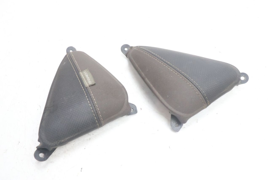 photo de TAPA FRONTAL SUPERIOR YAMAHA X-MAX XMAX 125 (2010 - 2013) - Detalles de los puntos de fijación