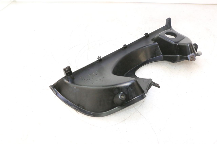 photo de TAPA FRONTAL SUPERIOR YAMAHA YP MAJESTY 125 (2002 - 2006) - Primer plano técnico