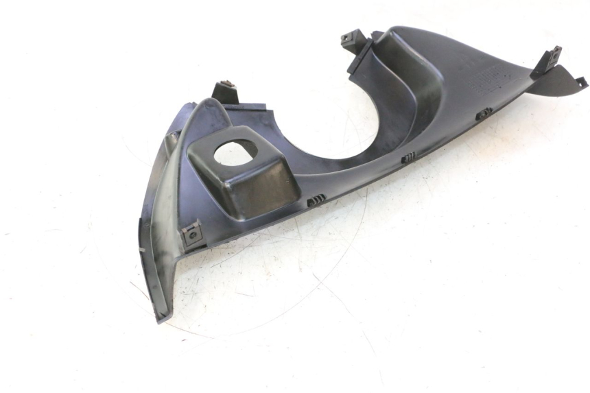photo de TAPA FRONTAL SUPERIOR YAMAHA YP MAJESTY 125 (2002 - 2006) - Detalles de los puntos de fijación