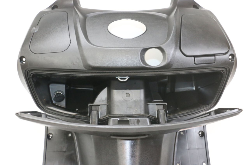 photo de TAPA FRONTAL INTERIOR SUZUKI BURGMAN 125 (2018 - 2021) - Inspección visual detallada