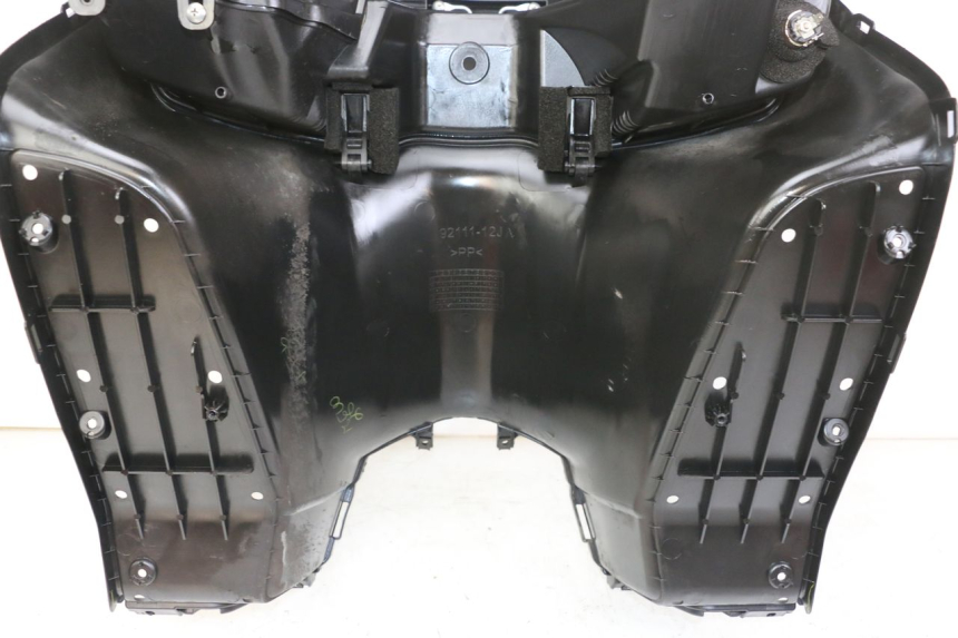 photo de TAPA FRONTAL INTERIOR SUZUKI BURGMAN 125 (2018 - 2021) - Vista general del producto