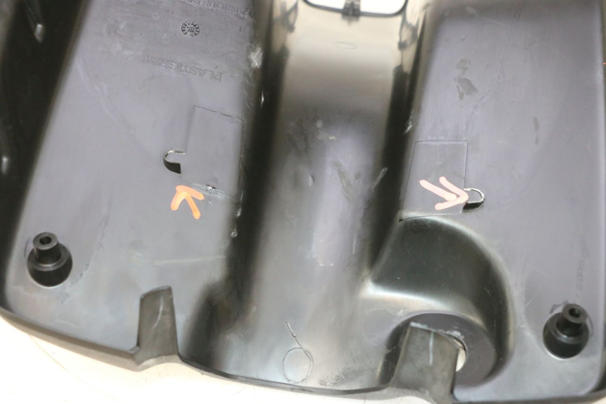 photo de PANEL INTERIOR PEUGEOT TKR TREKKER FURIOUS 50 (2005 - 2014) - Detalles de los puntos de fijación