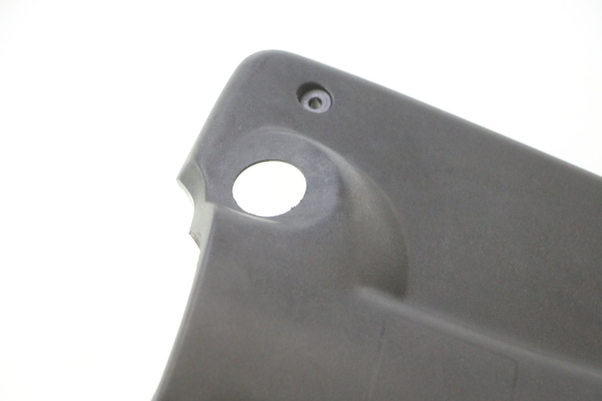 photo de TAPA FRONTAL INTERIOR PEUGEOT TREKKER 50 (1995 - 2004) - Enfoque en la estructura