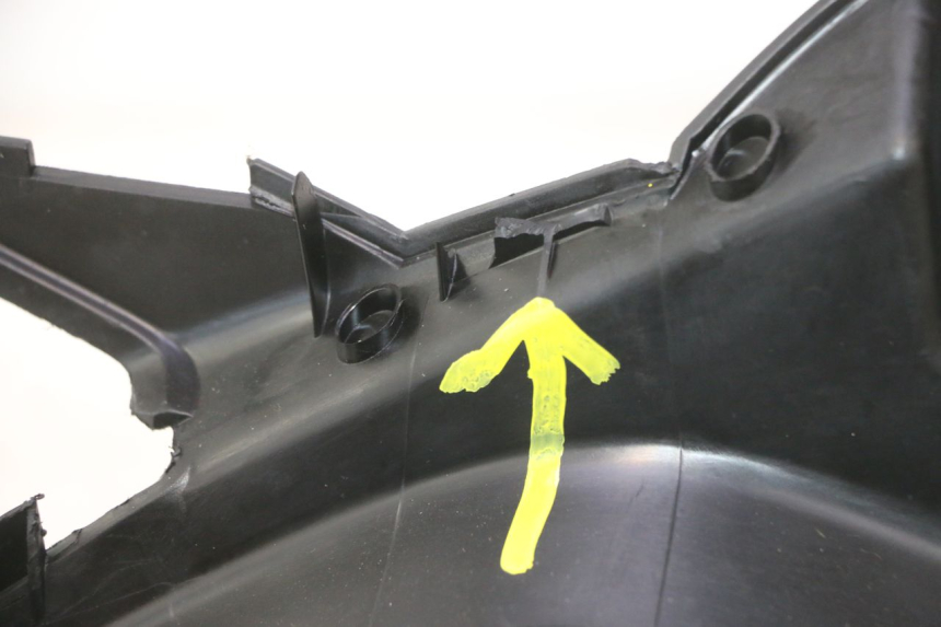 photo de TAPA FRONTAL INTERIOR PEUGEOT TREKKER 50 (1995 - 2004) - Detalles de los puntos de fijación