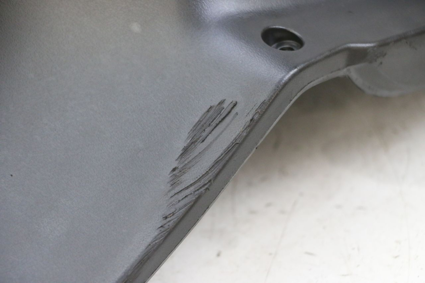 photo de TAPA FRONTAL INTERIOR PEUGEOT TWEET PRO EFI 4T 50 (2021 - 2022) - Zoom sobre los componentes