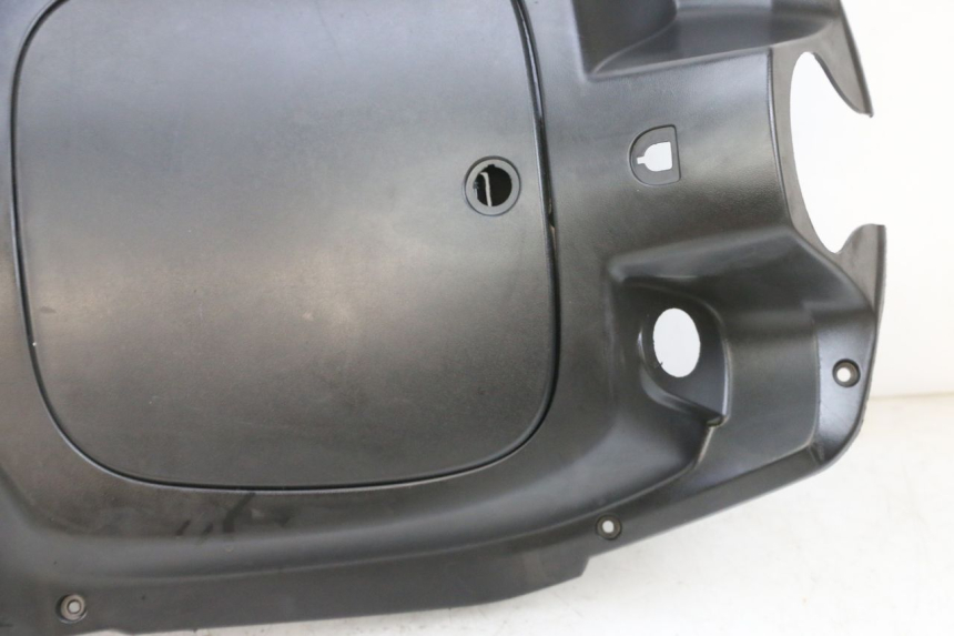 photo de TAPA FRONTAL INTERIOR PEUGEOT TWEET PRO EFI 4T 50 (2021 - 2022) - Primer plano de alta resolución