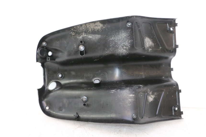 photo de TAPA FRONTAL INTERIOR PIAGGIO TYPHOON 50 (2000 - 2009) - Primer plano técnico
