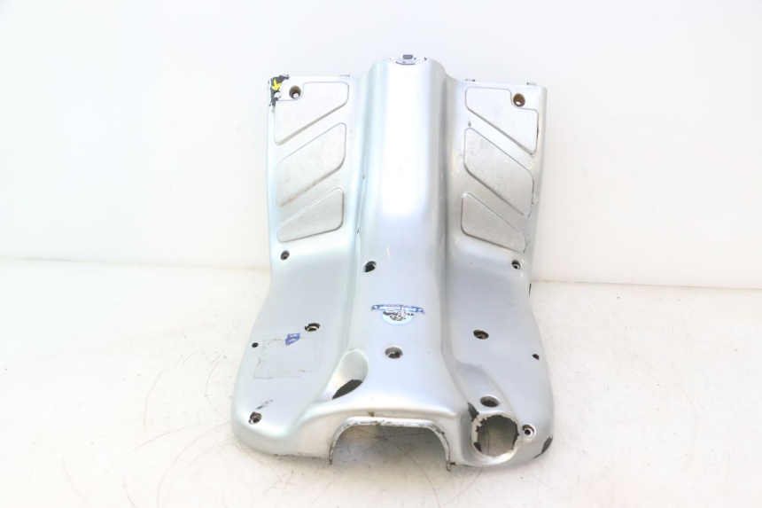 photo de TAPA FRONTAL INTERIOR PIAGGIO TYPHOON 50 (1993 - 1999) - Primer plano de alta resolución