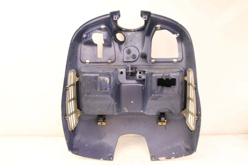 photo de TAPA FRONTAL INTERIOR PIAGGIO VESPA GRANTURISMO 125 (2003 - 2007) - Zoom estado de uso