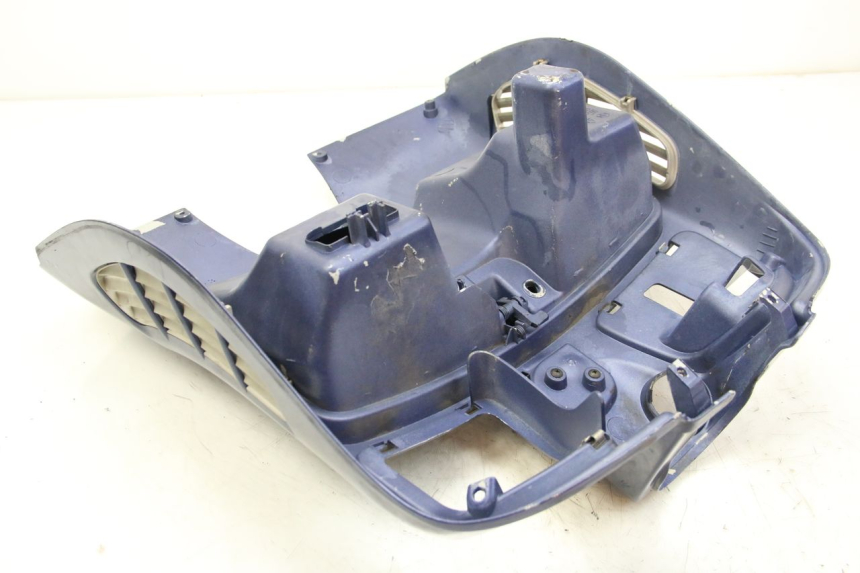 photo de TAPA FRONTAL INTERIOR PIAGGIO VESPA GRANTURISMO 125 (2003 - 2007) - Detalles de los puntos de fijación