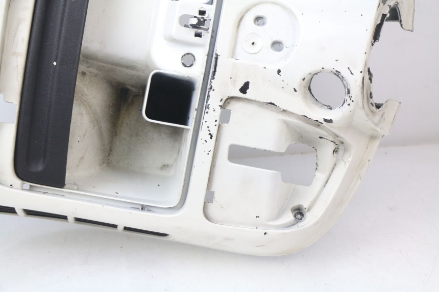 photo de TAPA FRONTAL INTERIOR PIAGGIO VESPA GTS SUPER IE 125 (2009 - 2016) - Características distintivas