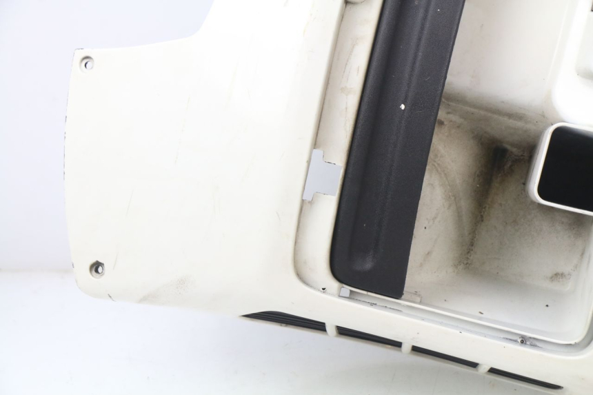 photo de TAPA FRONTAL INTERIOR PIAGGIO VESPA GTS SUPER IE 125 (2009 - 2016) - Zoom sobre los componentes