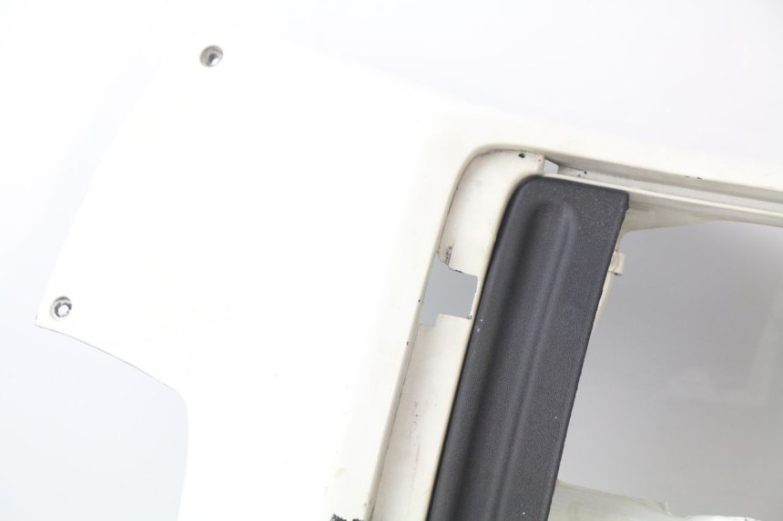 photo de TAPA FRONTAL INTERIOR PIAGGIO VESPA GTS SUPER IE 125 (2009 - 2016) - Primer plano de alta resolución