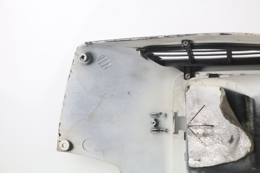 photo de TAPA FRONTAL INTERIOR PIAGGIO VESPA GTS SUPER IE 125 (2009 - 2016) - Primer plano técnico