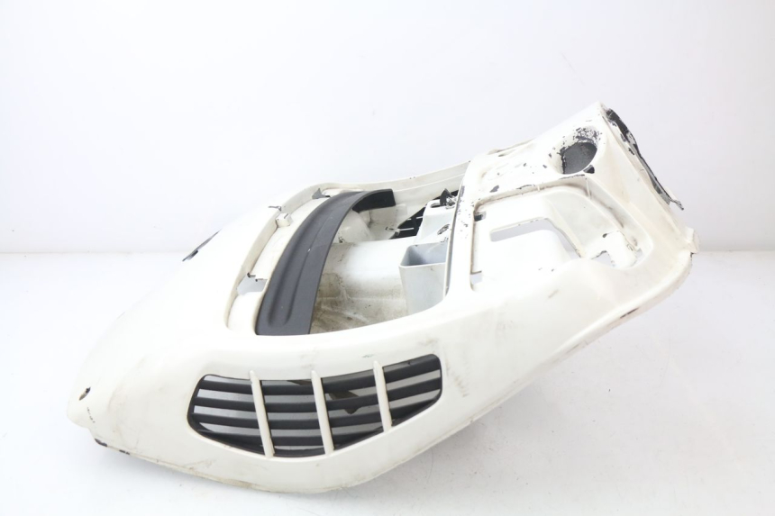 photo de TAPA FRONTAL INTERIOR PIAGGIO VESPA GTS SUPER IE 125 (2009 - 2016) - Detalles de los puntos de fijación