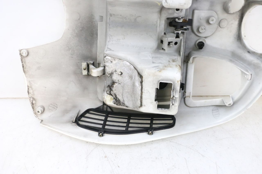 photo de TAPA FRONTAL INTERIOR PIAGGIO VESPA GTS SUPER IE 125 (2009 - 2016) - Características distintivas