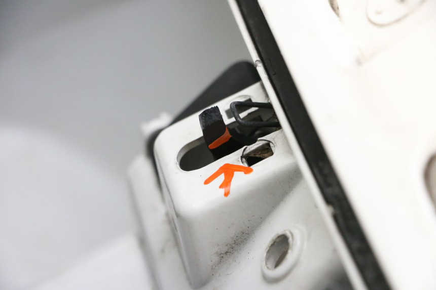 photo de TAPA FRONTAL INTERIOR PIAGGIO VESPA GTS SUPER IE 125 (2009 - 2016) - Foto de producto adicional