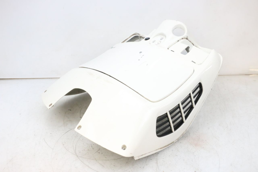 photo de TAPA FRONTAL INTERIOR PIAGGIO VESPA GTS SUPER IE 125 (2009 - 2016) - Perfil de la pieza de repuesto