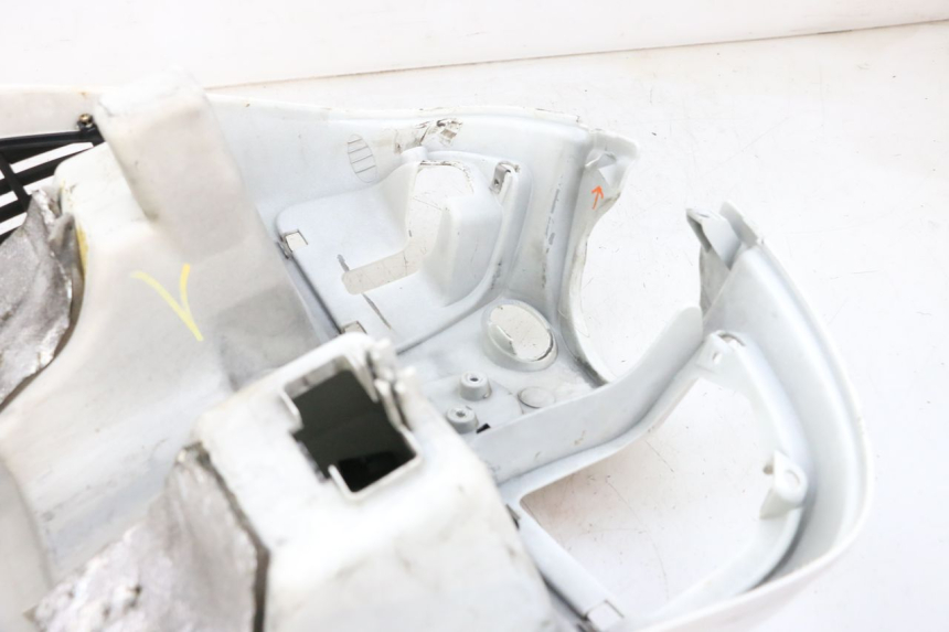 photo de TAPA FRONTAL INTERIOR PIAGGIO VESPA GTS SUPER IE 125 (2009 - 2016) - Zoom estado de uso