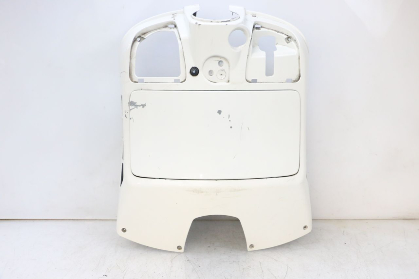 photo de TAPA FRONTAL INTERIOR PIAGGIO VESPA GTS SUPER IE 125 (2009 - 2016) - Primer plano técnico
