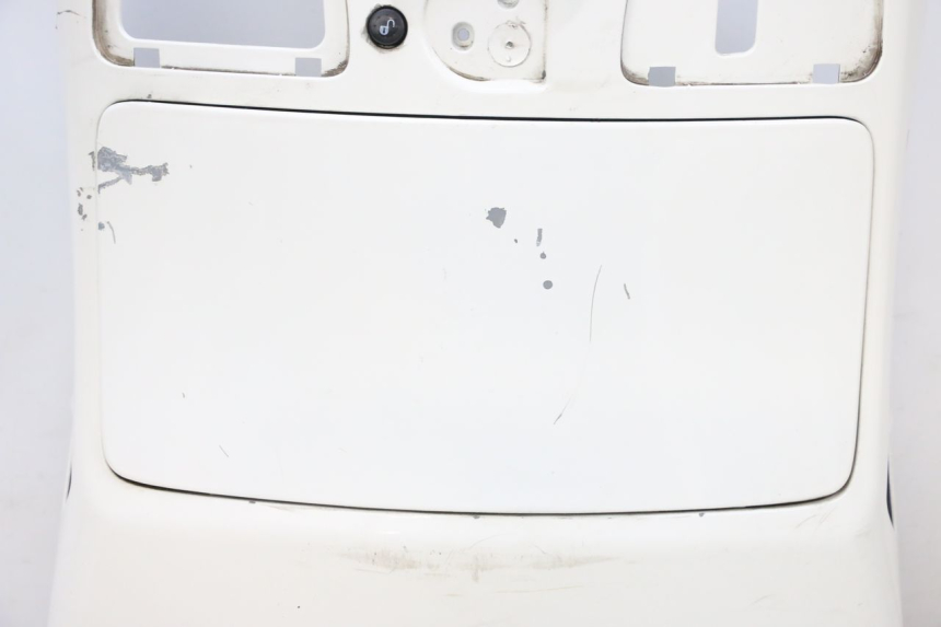 photo de TAPA FRONTAL INTERIOR PIAGGIO VESPA GTS SUPER IE 125 (2009 - 2016) - Detalles de los puntos de fijación