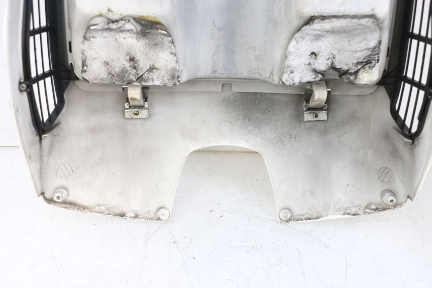 photo de TAPA FRONTAL INTERIOR PIAGGIO VESPA GTS SUPER IE 125 (2009 - 2016) - Primer plano técnico