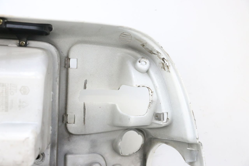 photo de TAPA FRONTAL INTERIOR PIAGGIO VESPA GTS SUPER IE 125 (2009 - 2016) - Marcados y referencias originales