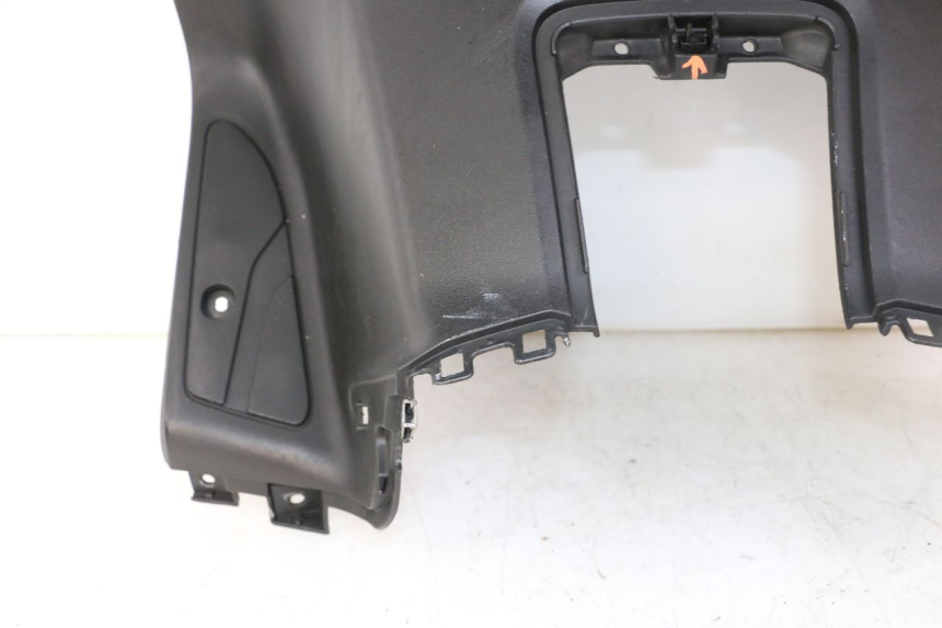 photo de TAPA FRONTAL INTERIOR YAMAHA X-MAX XMAX ABS 250 (2010 - 2012) - Enfoque en la estructura