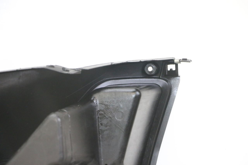 photo de PANEL INTERIOR YAMAHA X-MAX XMAX 125 (2010 - 2013) - Detalles de los puntos de fijación