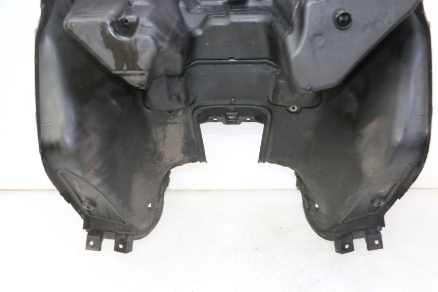 photo de PANEL INTERIOR YAMAHA X-MAX XMAX 125 (2010 - 2013) - Detalles de los puntos de fijación