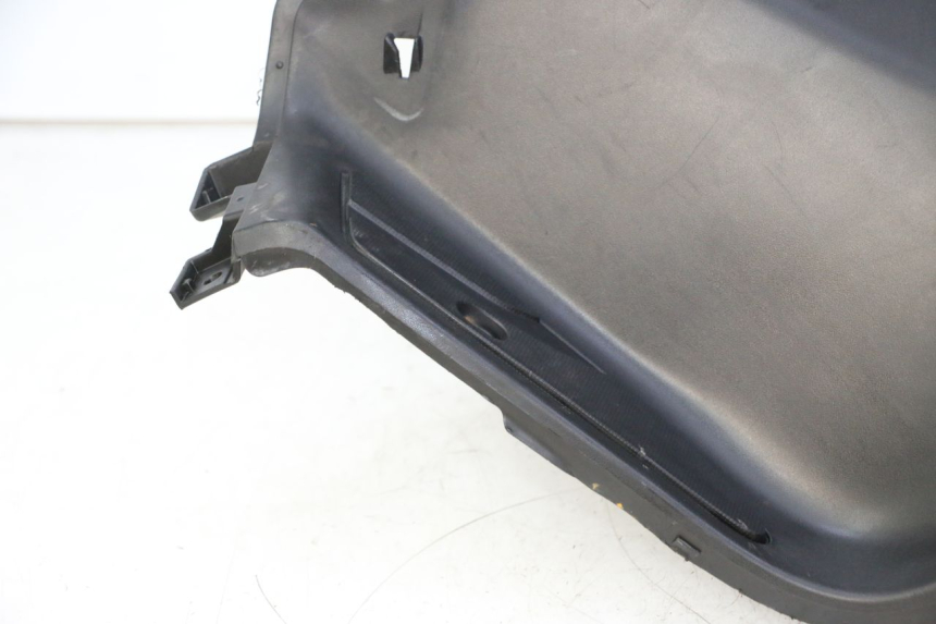 photo de PANEL INTERIOR YAMAHA X-MAX XMAX 125 (2010 - 2013) - Enfoque en la estructura