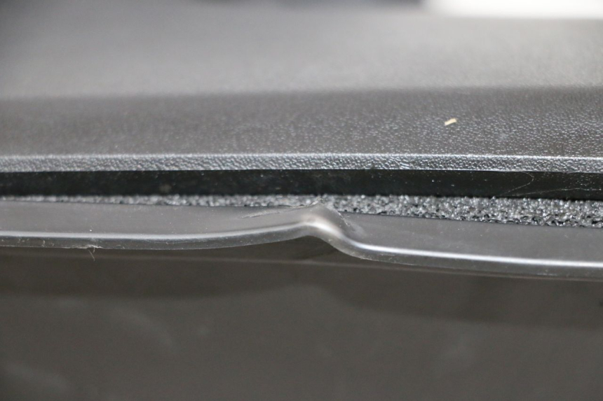 photo de PANEL INTERIOR YAMAHA X-MAX XMAX 125 (2010 - 2013) - Zoom sobre los componentes