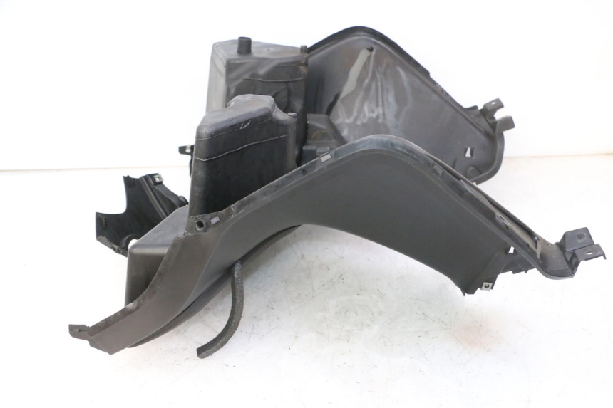photo de PANEL INTERIOR YAMAHA X-MAX XMAX 125 (2010 - 2013) - Primer plano técnico