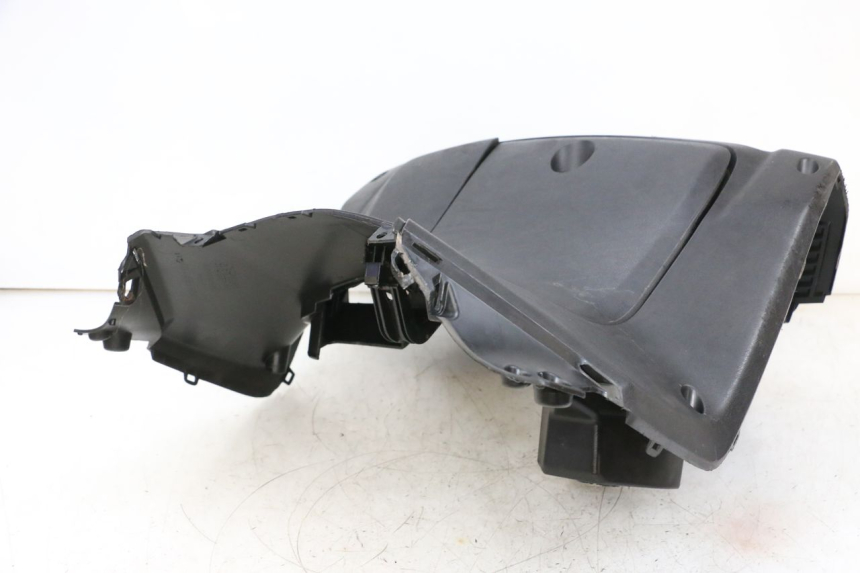 photo de PANEL INTERIOR YAMAHA XMAX X-MAX 125 (2006 - 2009) - Primer plano de alta resolución