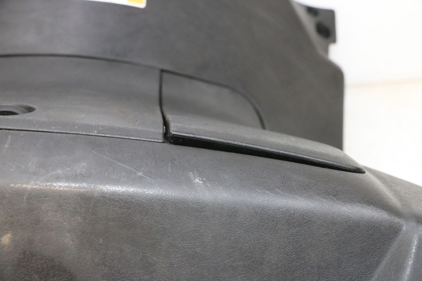 photo de PANEL INTERIOR YAMAHA XMAX X-MAX 125 (2006 - 2009) - Detalles de los puntos de fijación