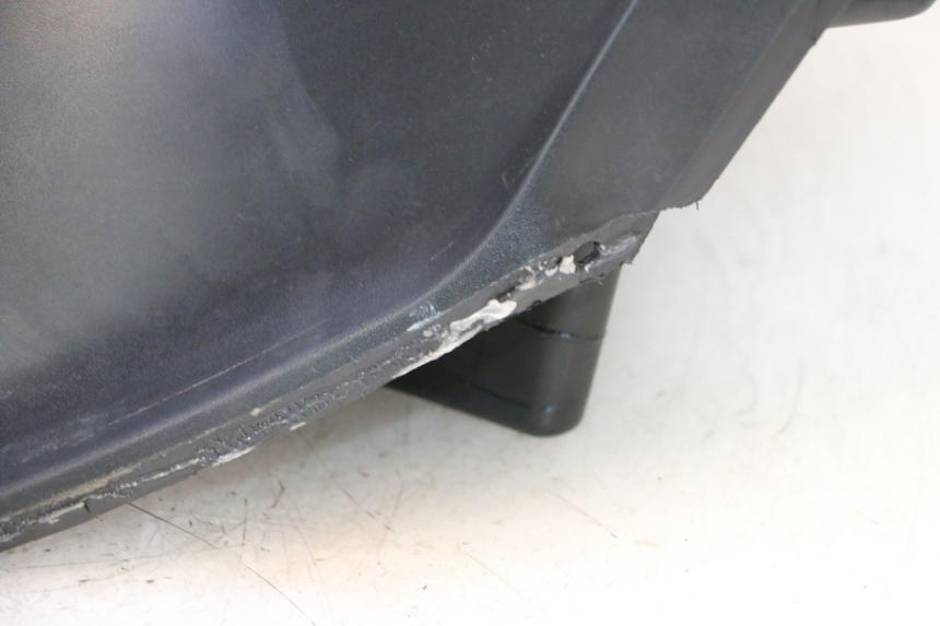photo de PANEL INTERIOR YAMAHA X-MAX XMAX 125 (2010 - 2013) - Detalles de los puntos de fijación