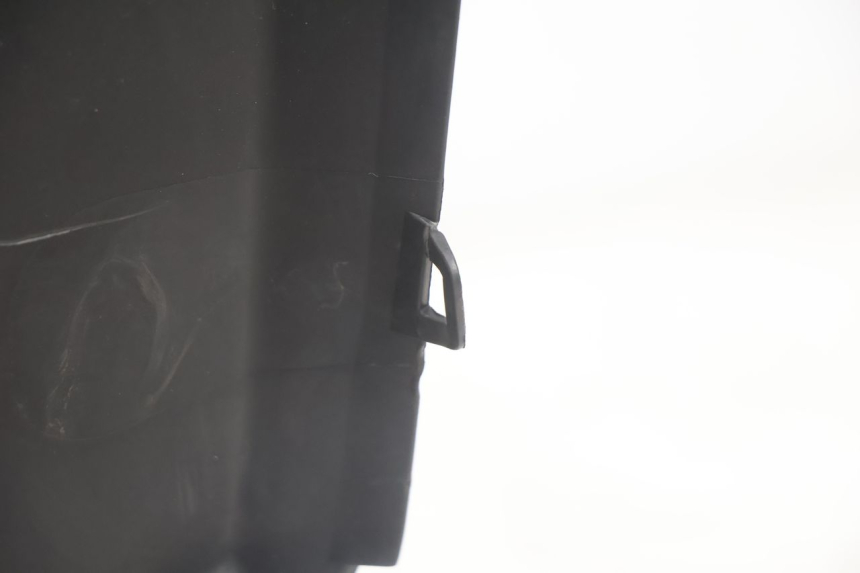 photo de PANEL INTERIOR YAMAHA XMAX X-MAX 125 (2006 - 2009) - Zoom sobre los componentes