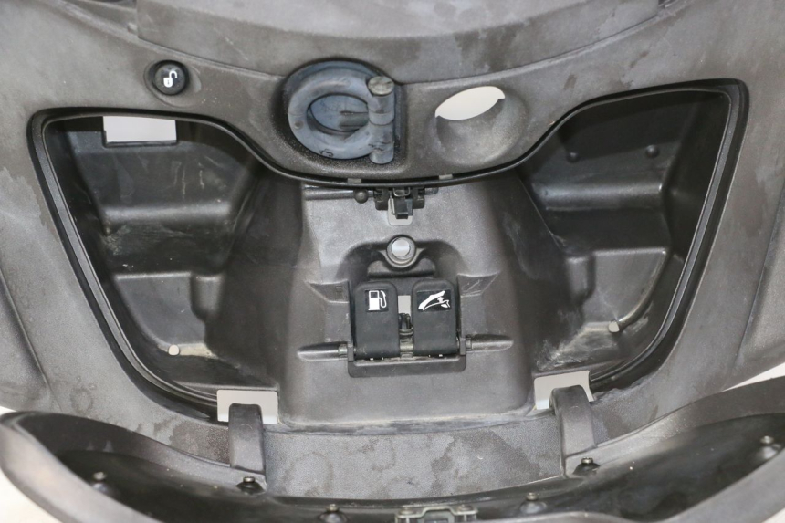 photo de PANEL INTERIOR PIAGGIO X9 EVOLUTION 125 (2003 - 2007) - Detalle de la pieza