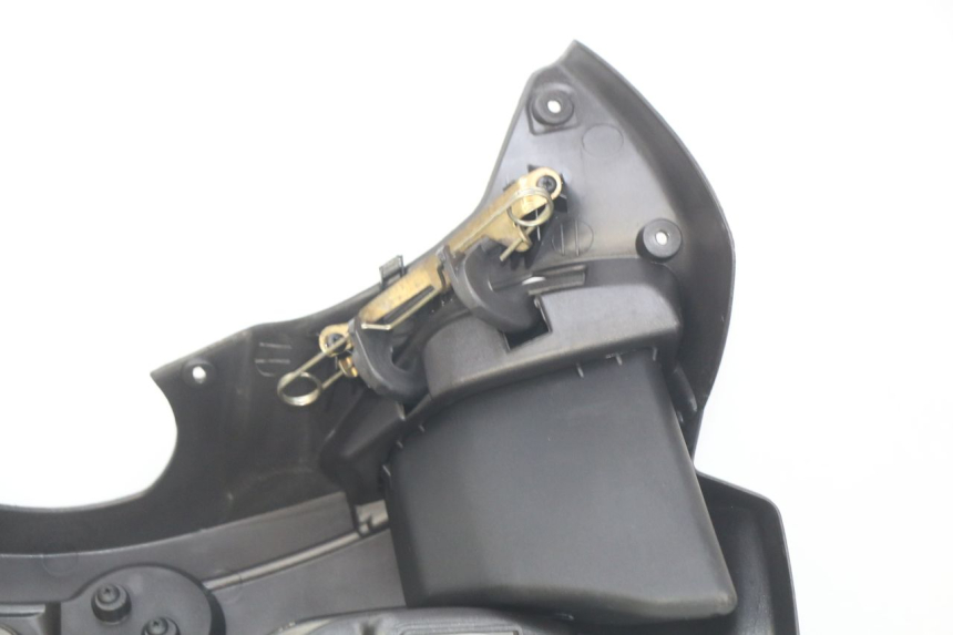 photo de PANEL INTERIOR PIAGGIO X9 125 (2000 - 2003) - Detalles de los puntos de fijación