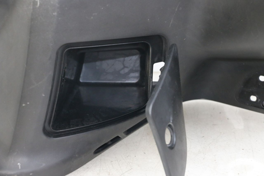 photo de TAPA FRONTAL INTERIOR KYMCO XCITING 250 (2006 - 2009) - Otra vista del artículo