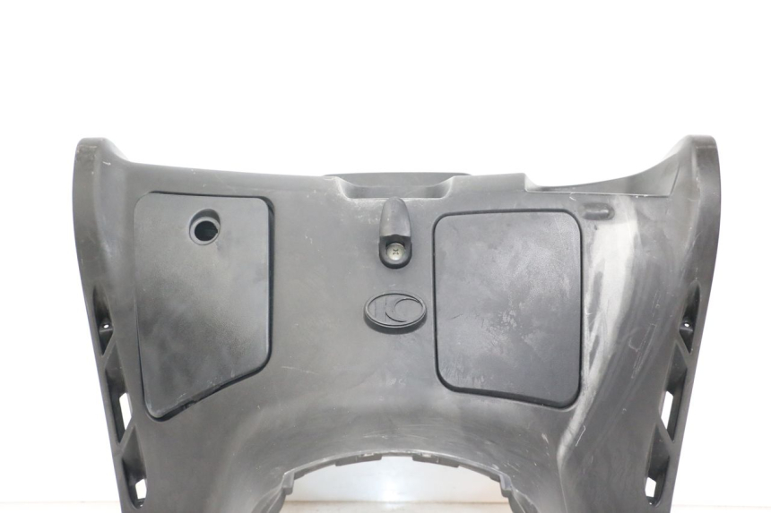 photo de TAPA FRONTAL INTERIOR KYMCO XCITING 250 (2006 - 2009) - Primer plano de alta resolución