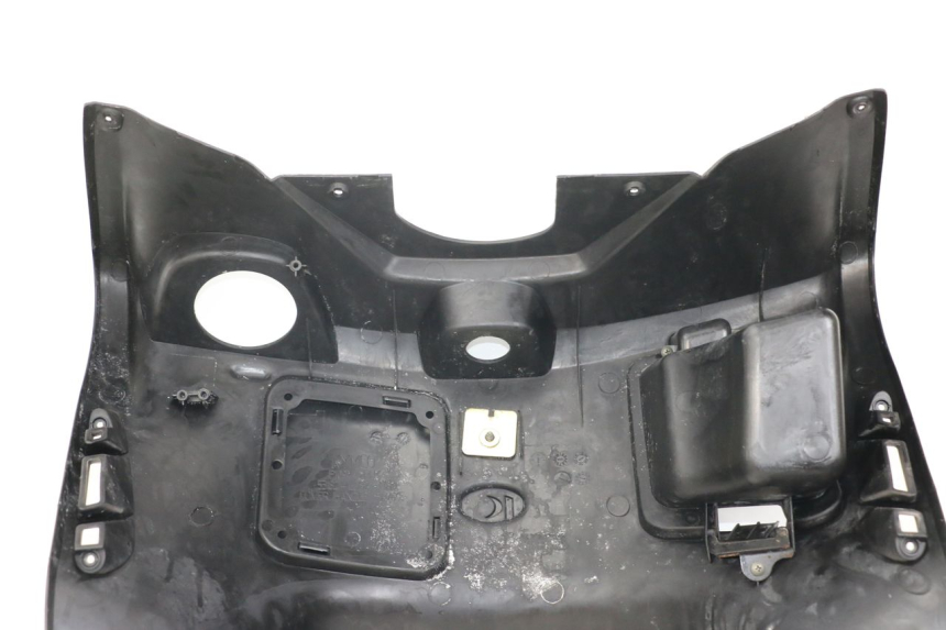 photo de TAPA FRONTAL INTERIOR KYMCO XCITING 250 (2006 - 2009) - Primer plano técnico