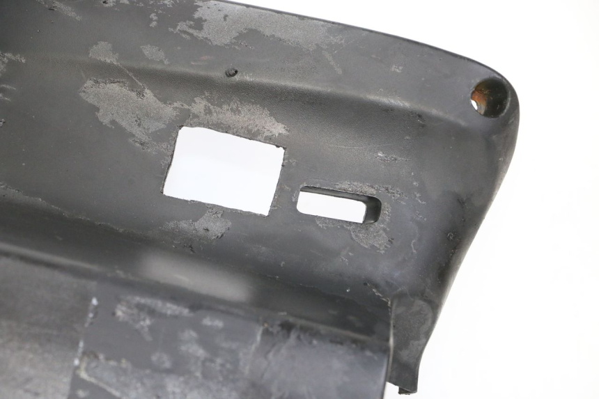 photo de TAPA FRONTAL INTERIOR YAMAHA AEROX 50 (1997 - 2006) - Enfoque en la estructura