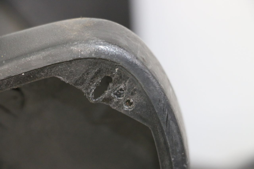 photo de TAPA FRONTAL INTERIOR YAMAHA AEROX 50 (1997 - 2006) - Detalles de los puntos de fijación