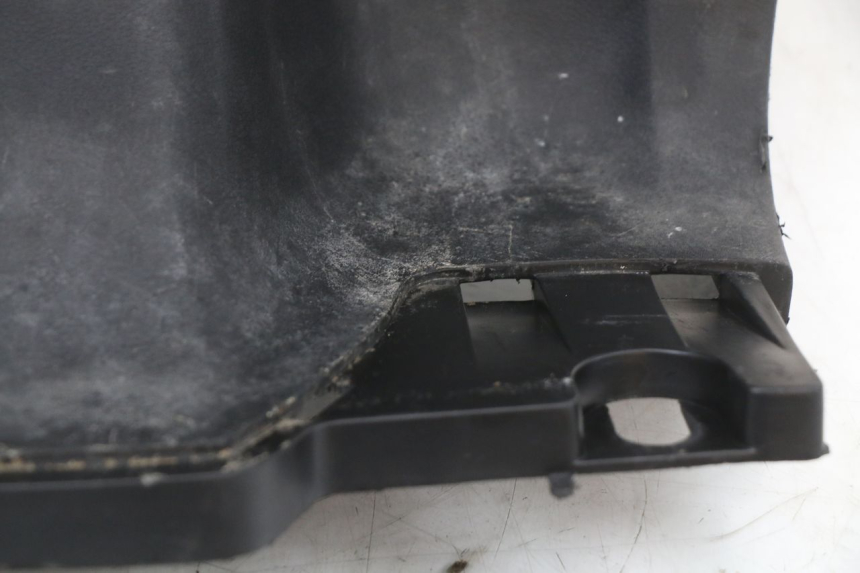 photo de TAPA FRONTAL INTERIOR YAMAHA YE ZEST 50 (1992 - 1998) - Detalles de los puntos de fijación